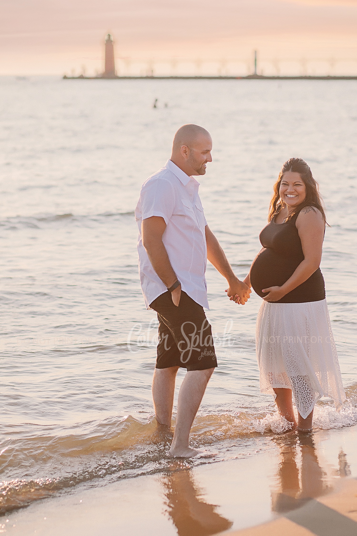 maternity photos on lake michigan