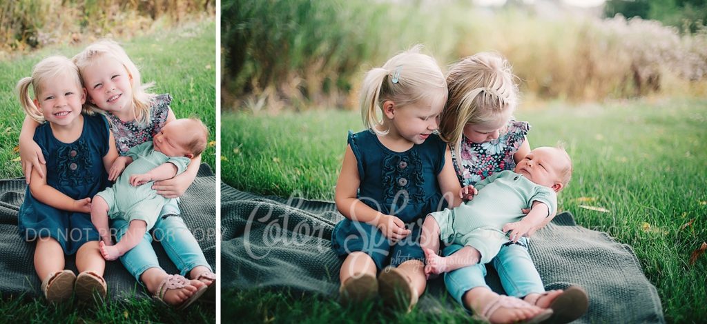 siblings with newborn photos